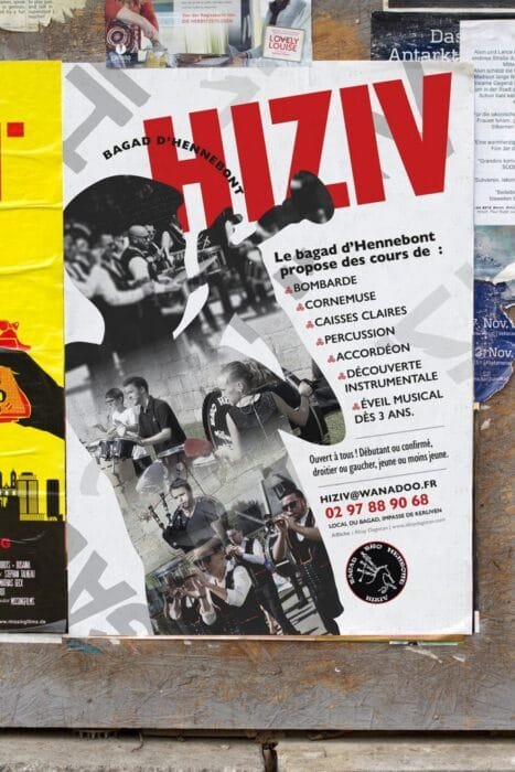 Cartel de clase de música con diseño gráfico dinámico para Bagad d'Hennebont, por Comhit, una agencia de branding de París.