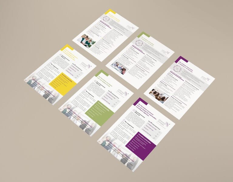 Conception de brochures colorées par Comhit Paris, présentant une communication visuelle efficace pour l'identité de marque.