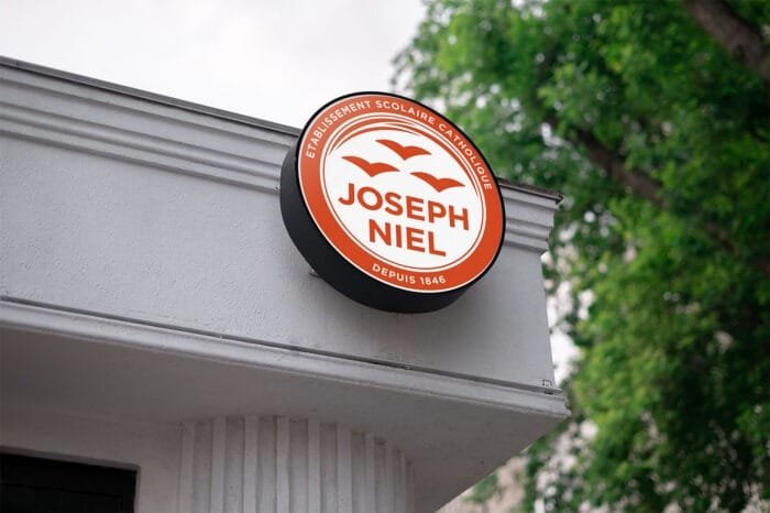 Letrero moderno de diseño circular para Joseph Niel, una escuela católica. Creación de marca por Comhit, una agencia con sede en París.