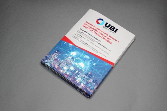 Folleto de soluciones digitales de Comhit, agencia de branding de París, diseño elegante para la visibilidad de la marca.