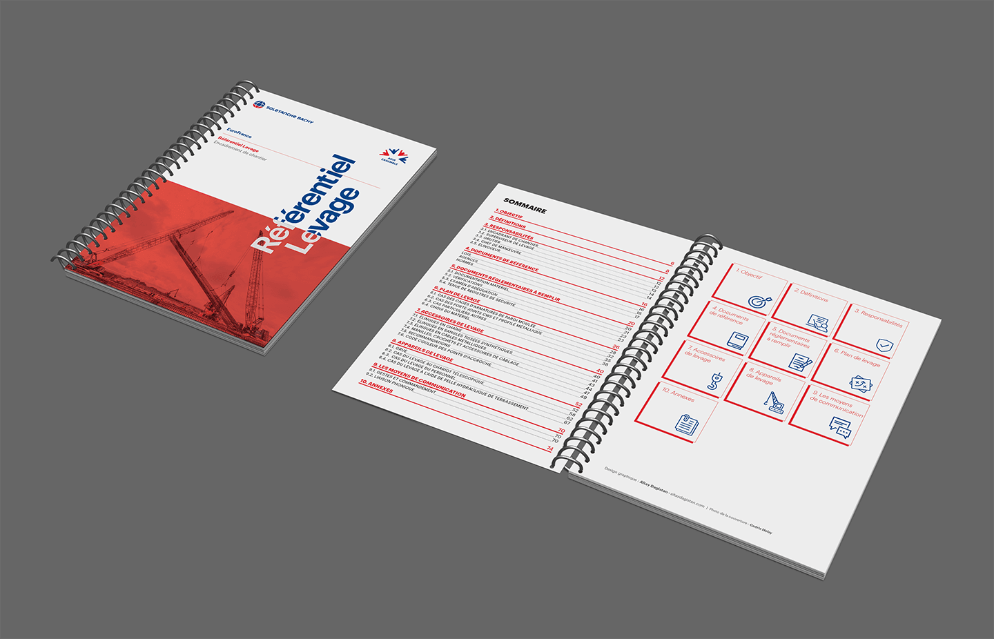 Catalogue en spirale de Comhit, agence de branding à Paris, mettant en valeur design et communication visuelle.