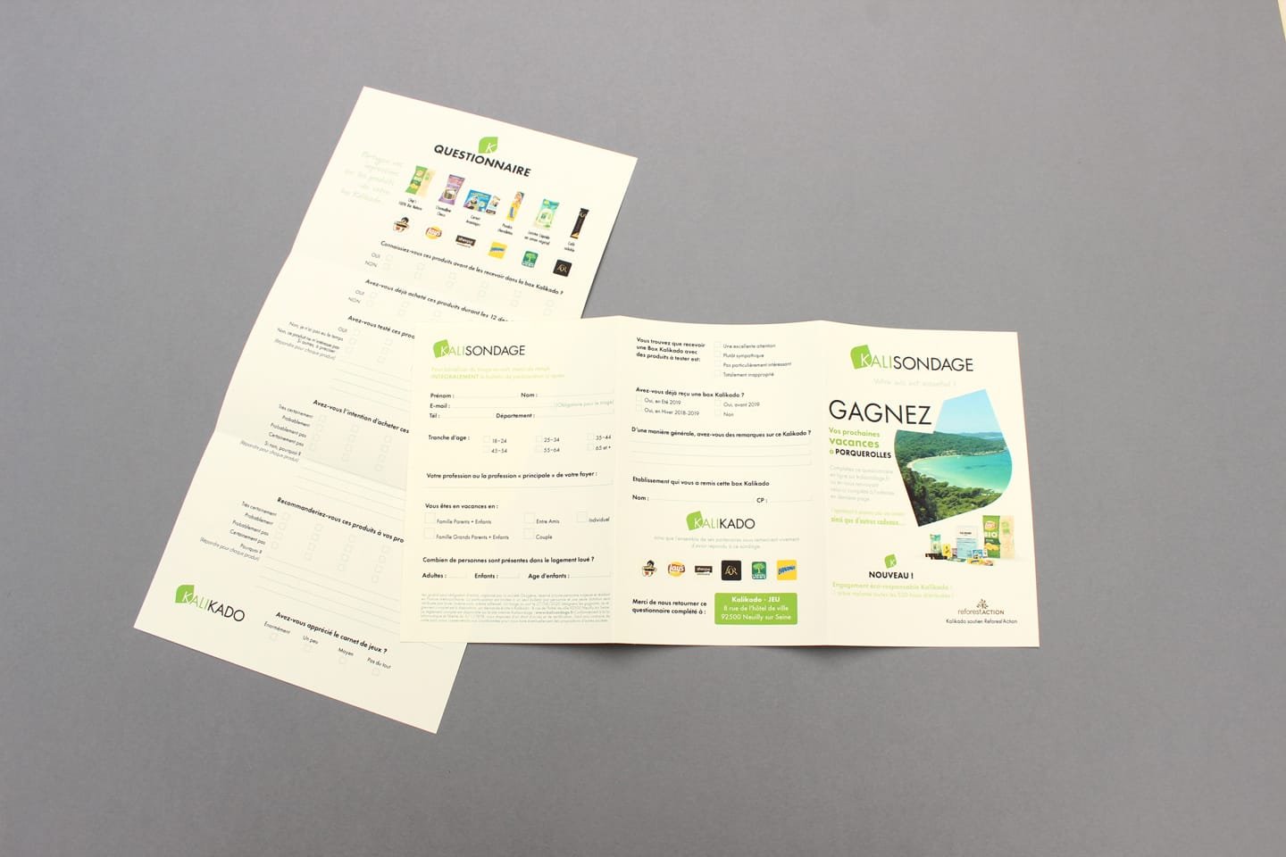 Creative survey brochure designed by Comhit, a branding agency in Paris, on a grey background.