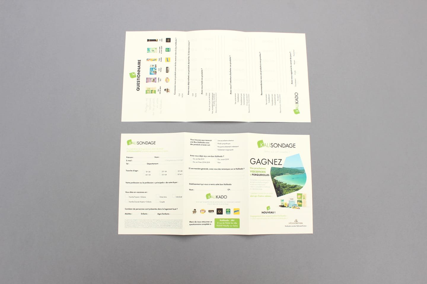Creative survey brochure by Comhit, branding agency in Paris, with modern layout and attractive visuals.