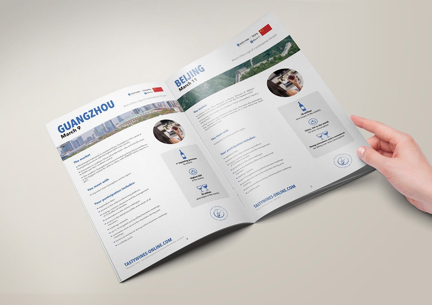 Brochure ouverte présentant un design graphique moderne par l'agence Comhit, Paris. Branding et communication visuelle.