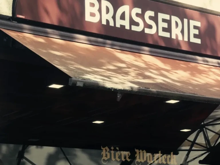 A canopy for a brasserie in Paris designed by Comhit, illustrating an elegant visual identity for an urban setting.